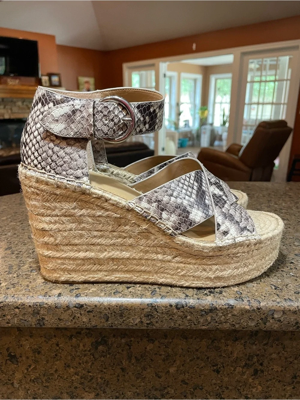 Marc Fisher LTD Amari Ankle Strap Espadrille Wedges Sz 8.5 Snake Print Leather